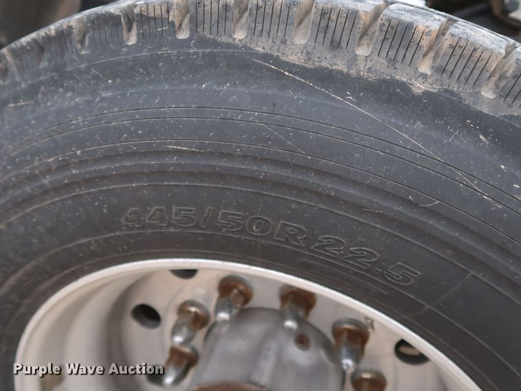 image for item KR9817 2017 Peterbilt 579  semi truck