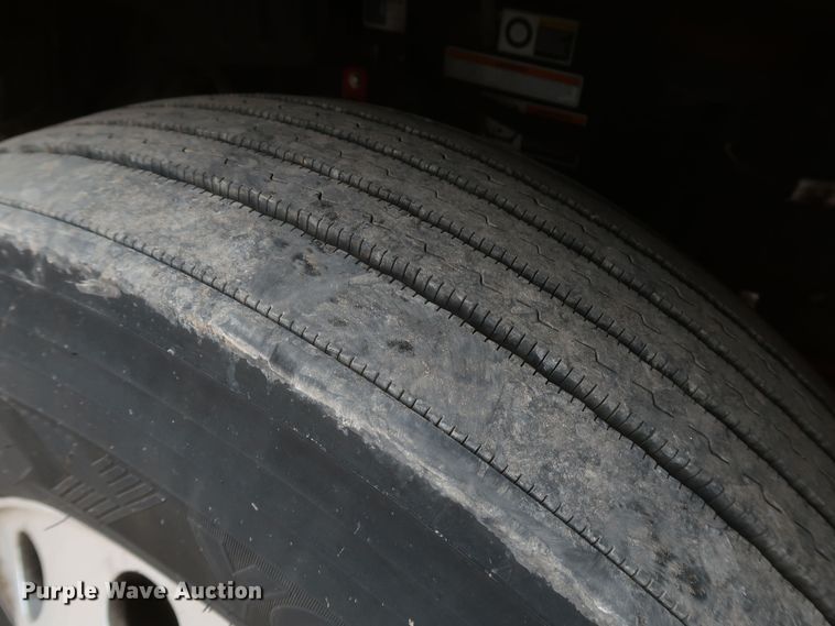 image for item KR9817 2017 Peterbilt 579  semi truck