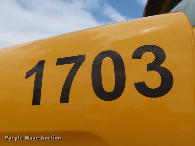 image for item KR9817 2017 Peterbilt 579  semi truck