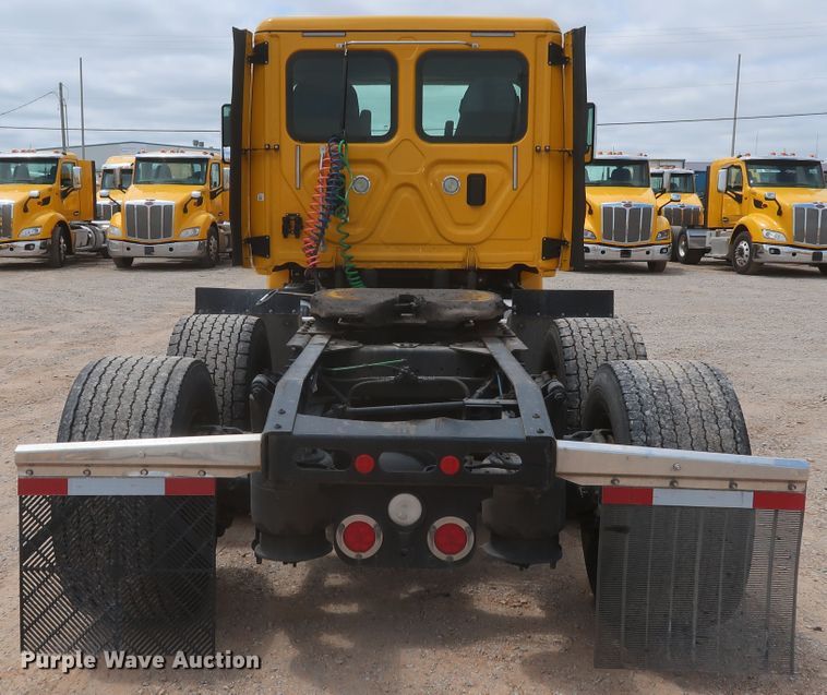 image for item KR9818 2017 Freightliner Cascadia 125  semi truck