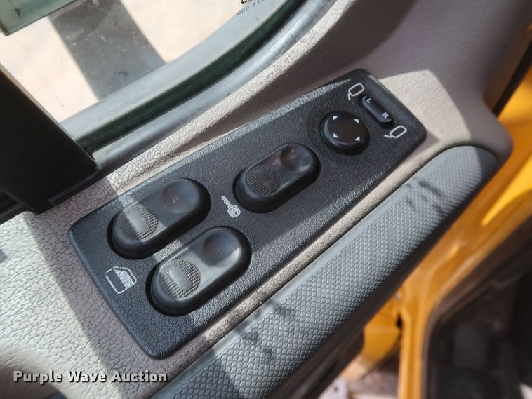 image for item KR9818 2017 Freightliner Cascadia 125  semi truck