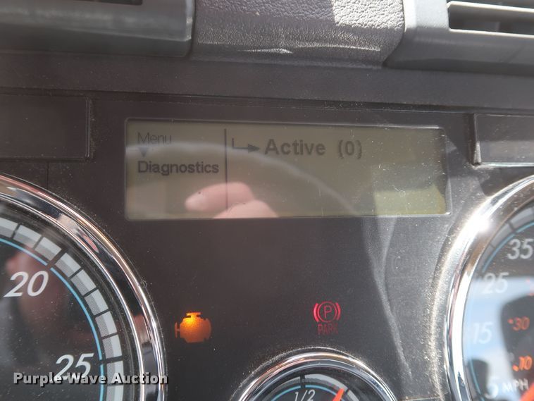 image for item KR9818 2017 Freightliner Cascadia 125  semi truck