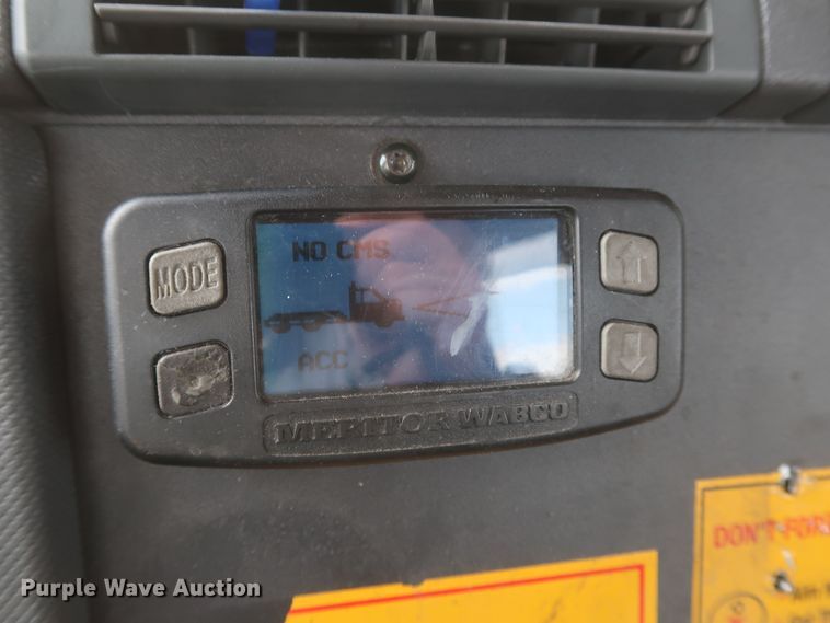 image for item KR9818 2017 Freightliner Cascadia 125  semi truck