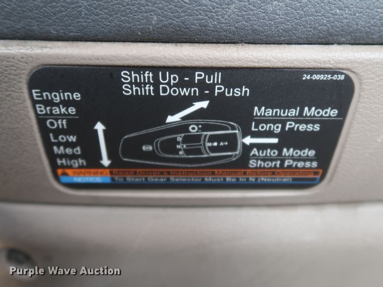 image for item KR9818 2017 Freightliner Cascadia 125  semi truck