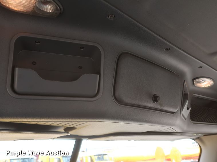 image for item KR9818 2017 Freightliner Cascadia 125  semi truck