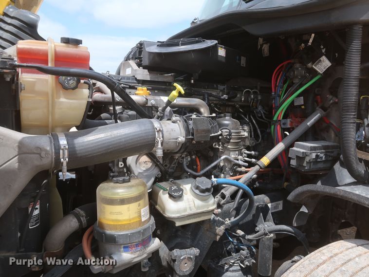 image for item KR9818 2017 Freightliner Cascadia 125  semi truck