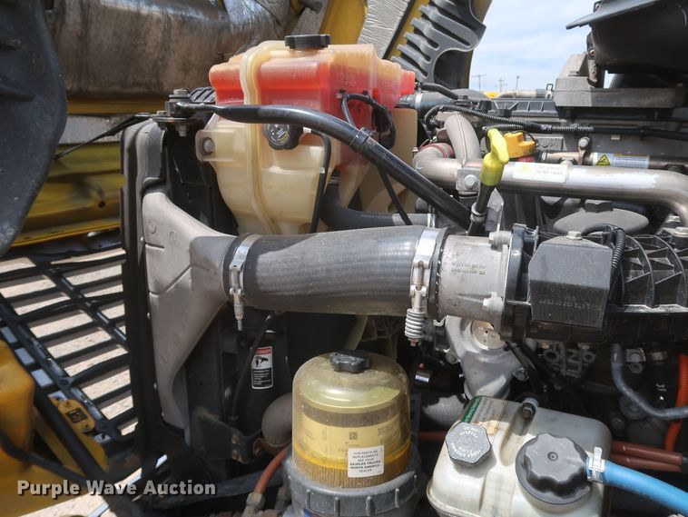 image for item KR9818 2017 Freightliner Cascadia 125  semi truck