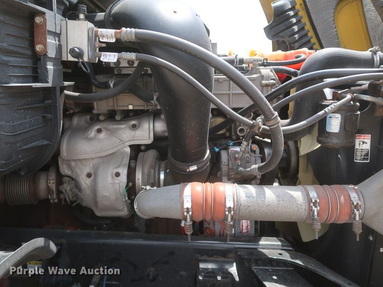 image for item KR9818 2017 Freightliner Cascadia 125  semi truck