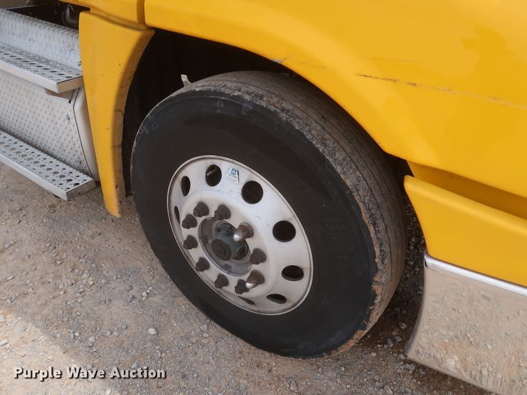 image for item KR9818 2017 Freightliner Cascadia 125  semi truck