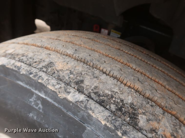 image for item KR9818 2017 Freightliner Cascadia 125  semi truck