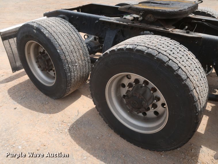 image for item KR9818 2017 Freightliner Cascadia 125  semi truck