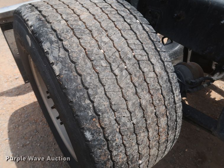 image for item KR9818 2017 Freightliner Cascadia 125  semi truck