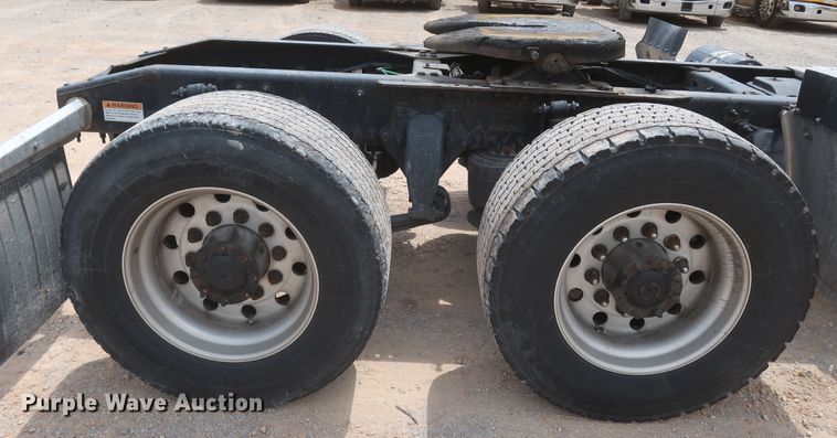 image for item KR9818 2017 Freightliner Cascadia 125  semi truck