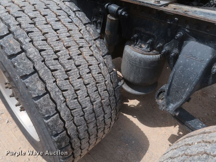 image for item KR9818 2017 Freightliner Cascadia 125  semi truck