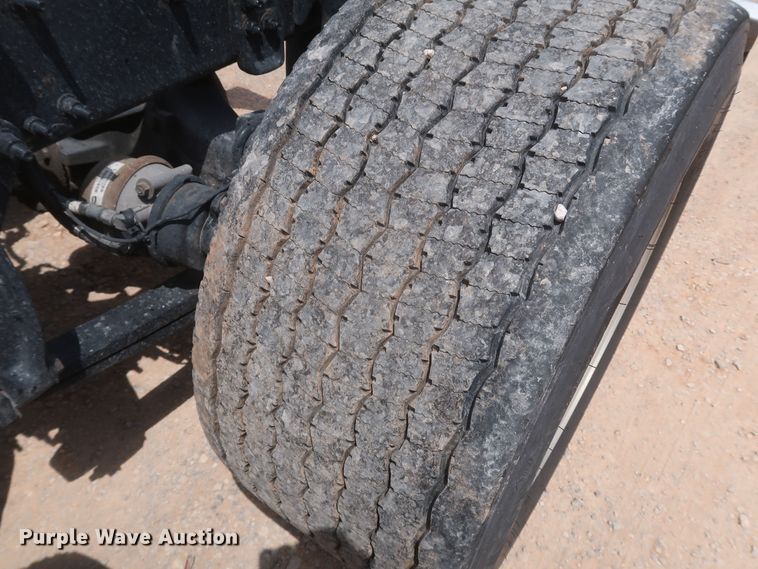 image for item KR9818 2017 Freightliner Cascadia 125  semi truck