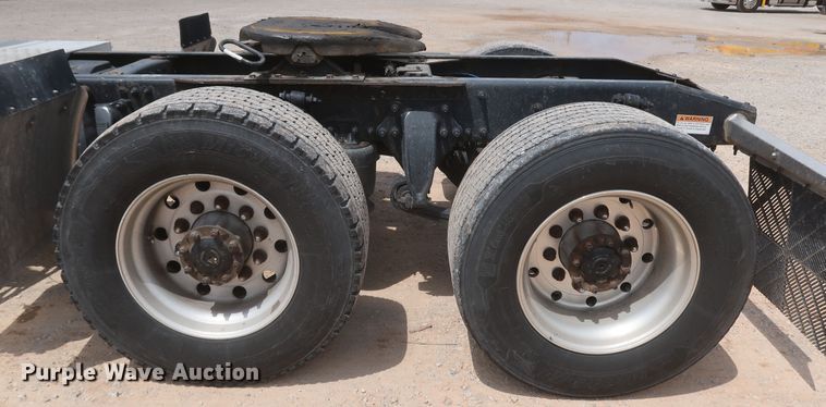 image for item KR9818 2017 Freightliner Cascadia 125  semi truck