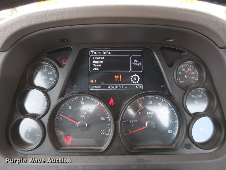 image for item KR9820 2017 Peterbilt 579  semi truck