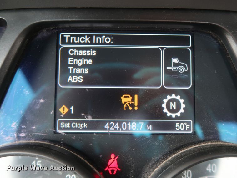 image for item KR9820 2017 Peterbilt 579  semi truck