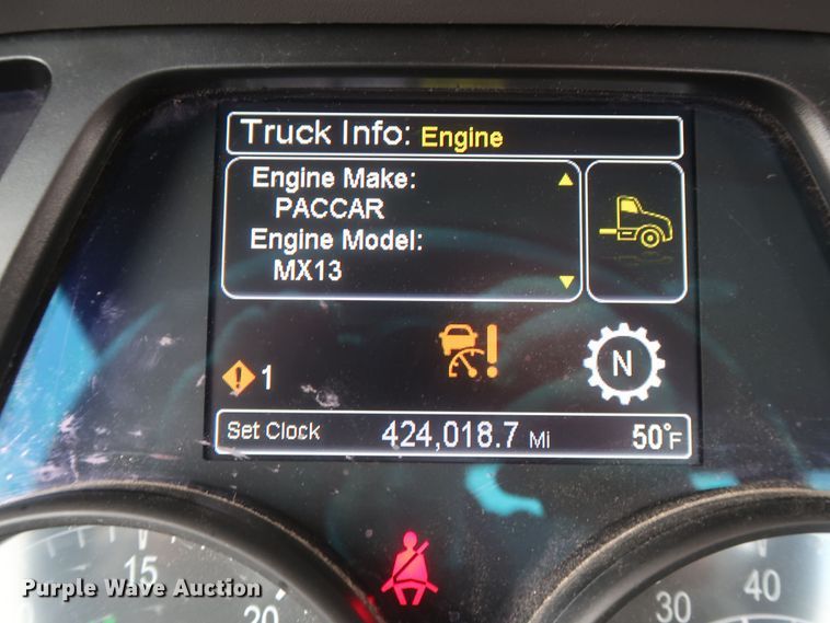 image for item KR9820 2017 Peterbilt 579  semi truck