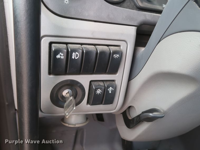 image for item KR9820 2017 Peterbilt 579  semi truck