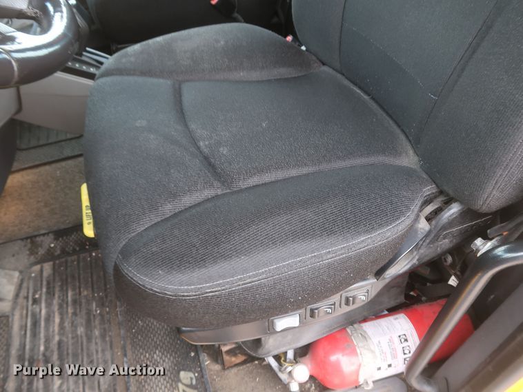 image for item KR9820 2017 Peterbilt 579  semi truck