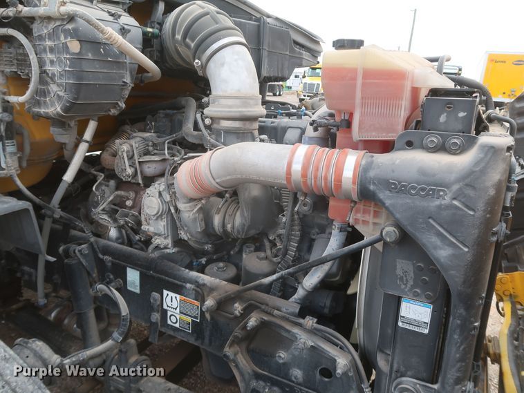 image for item KR9820 2017 Peterbilt 579  semi truck