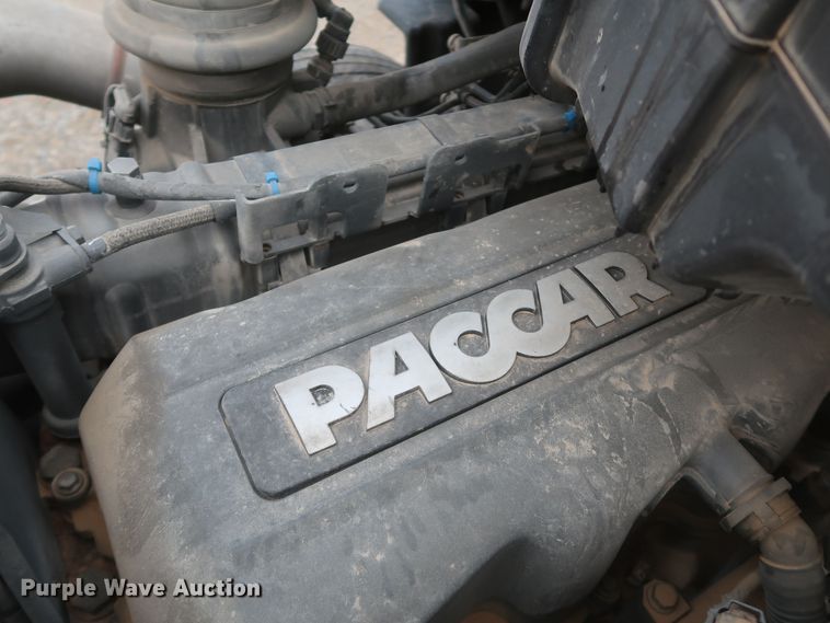 image for item KR9820 2017 Peterbilt 579  semi truck