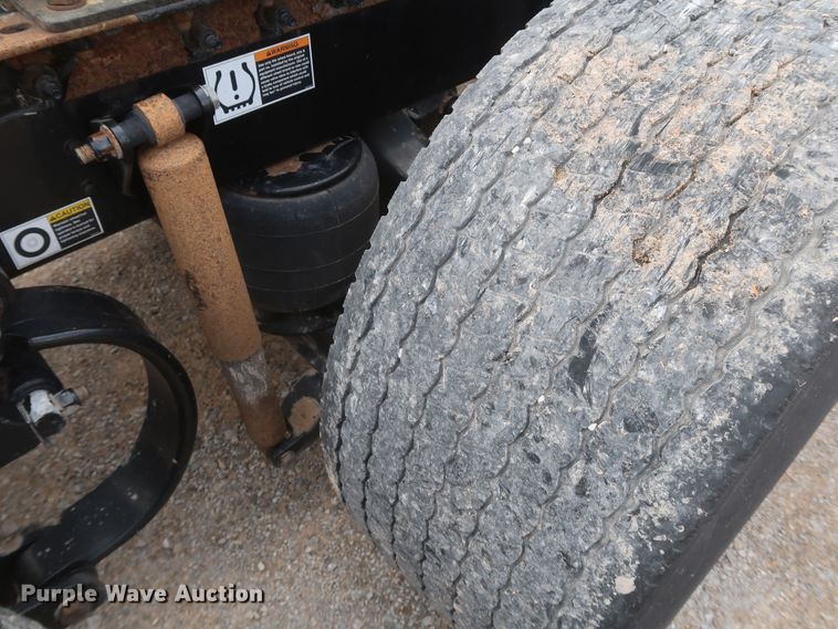 image for item KR9820 2017 Peterbilt 579  semi truck