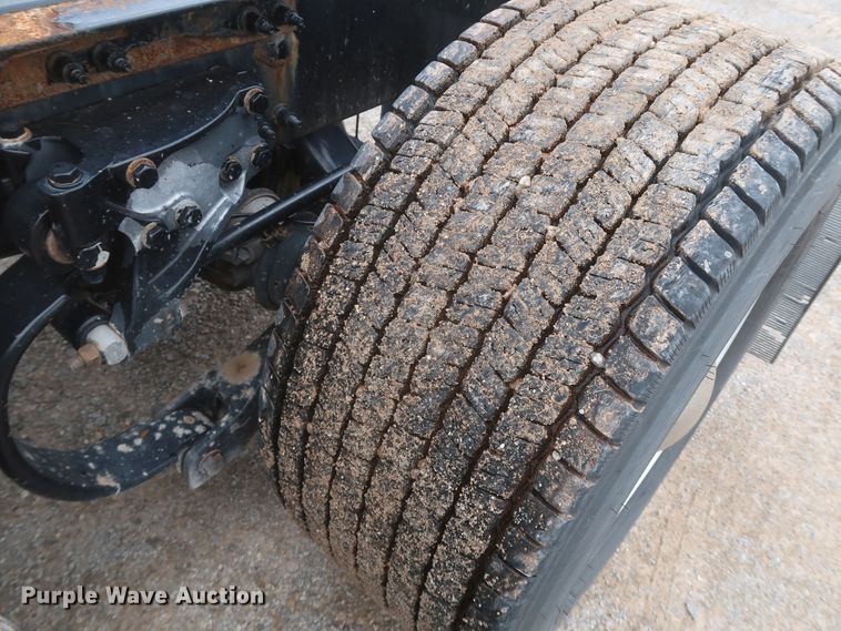 image for item KR9820 2017 Peterbilt 579  semi truck