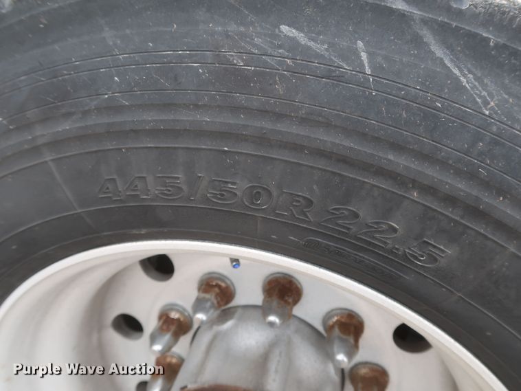 image for item KR9820 2017 Peterbilt 579  semi truck