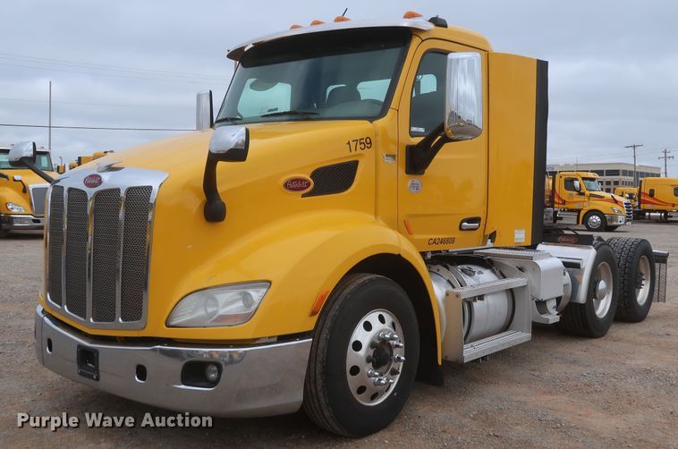 image for item KR9821 2017 Peterbilt 579  semi truck