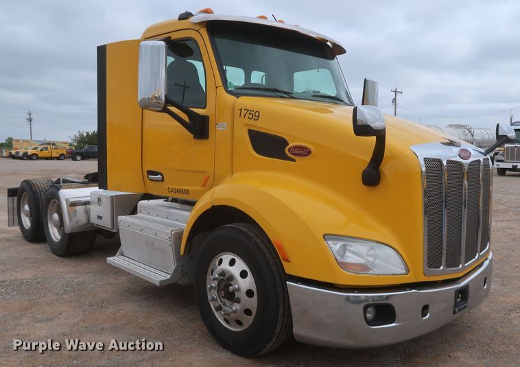 image for item KR9821 2017 Peterbilt 579  semi truck