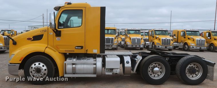 image for item KR9821 2017 Peterbilt 579  semi truck