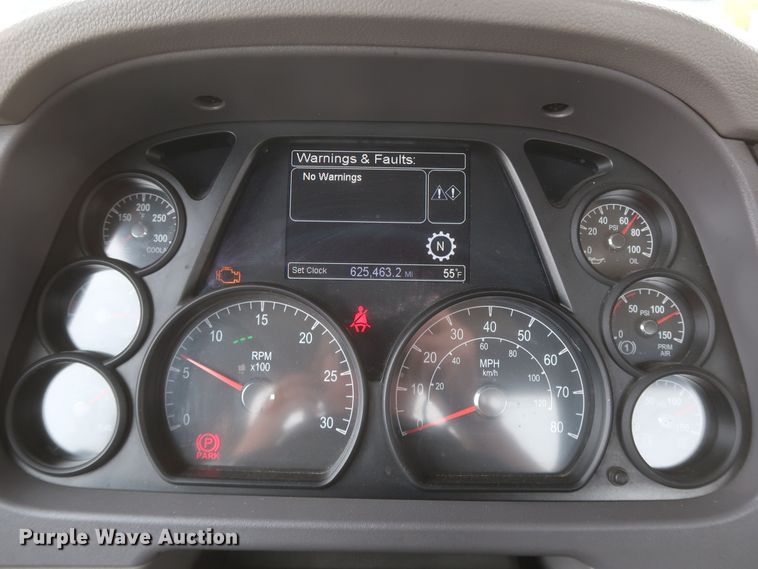 image for item KR9821 2017 Peterbilt 579  semi truck