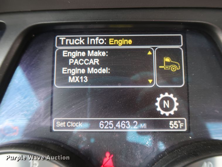 image for item KR9821 2017 Peterbilt 579  semi truck