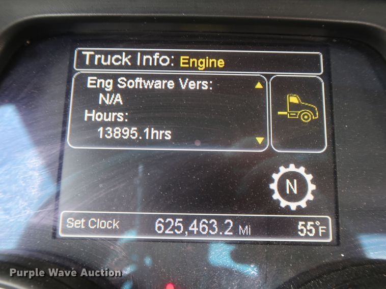 image for item KR9821 2017 Peterbilt 579  semi truck