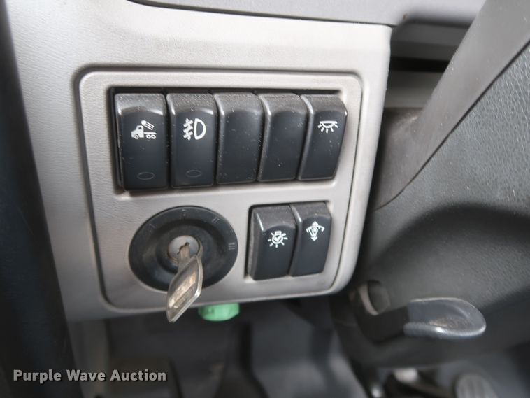 image for item KR9821 2017 Peterbilt 579  semi truck