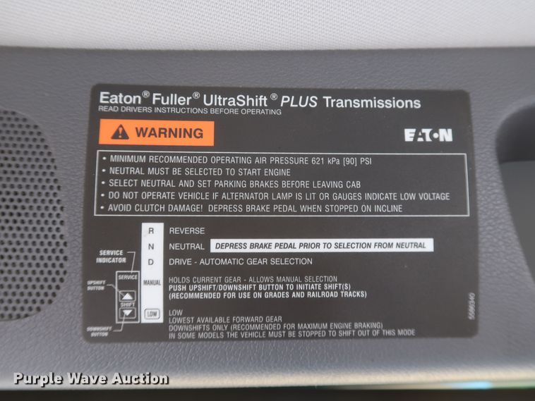 image for item KR9821 2017 Peterbilt 579  semi truck