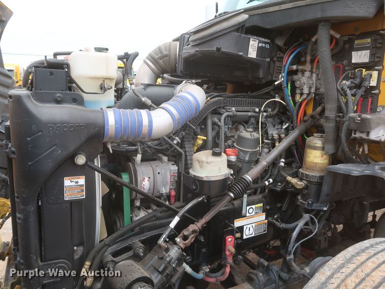 image for item KR9821 2017 Peterbilt 579  semi truck