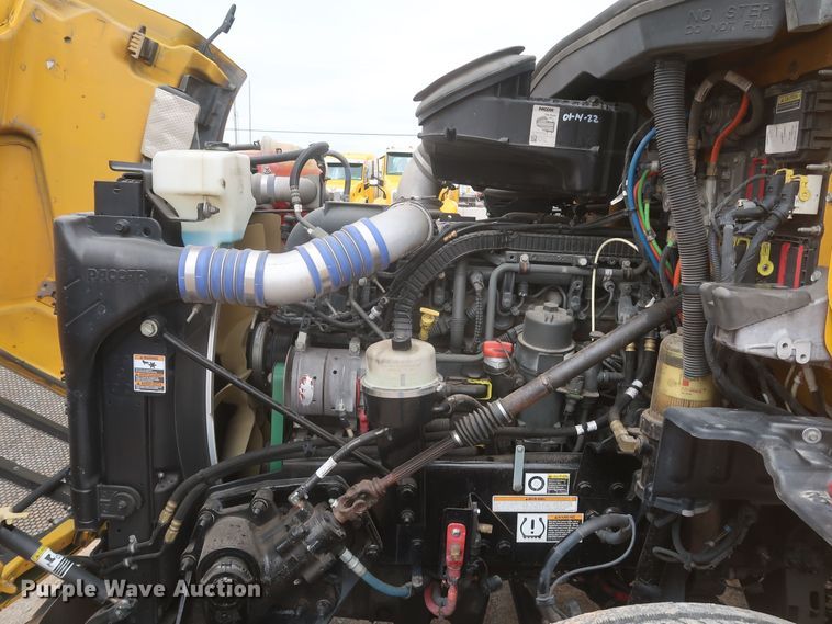 image for item KR9821 2017 Peterbilt 579  semi truck