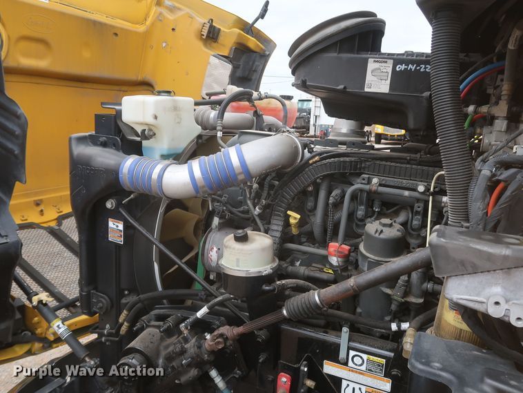 image for item KR9821 2017 Peterbilt 579  semi truck