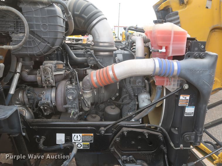 image for item KR9821 2017 Peterbilt 579  semi truck