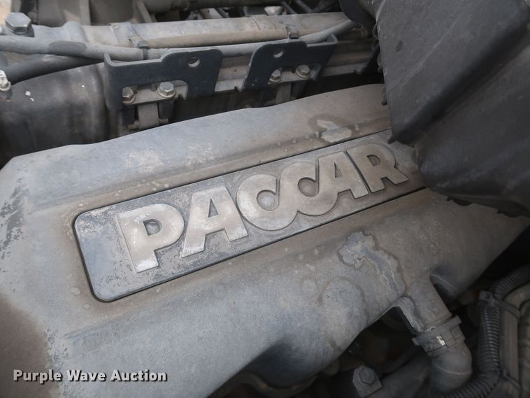 image for item KR9821 2017 Peterbilt 579  semi truck