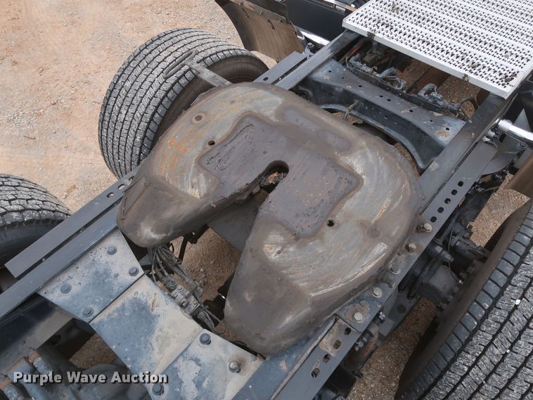 image for item KR9821 2017 Peterbilt 579  semi truck