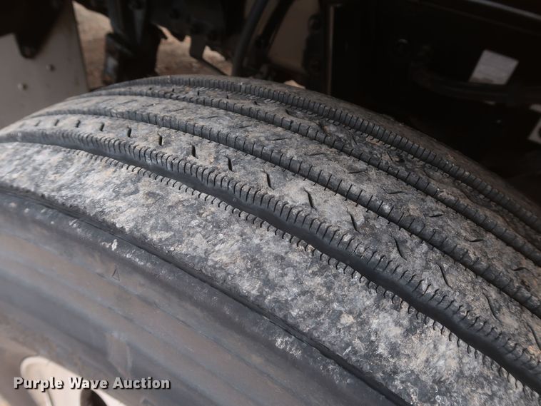 image for item KR9821 2017 Peterbilt 579  semi truck