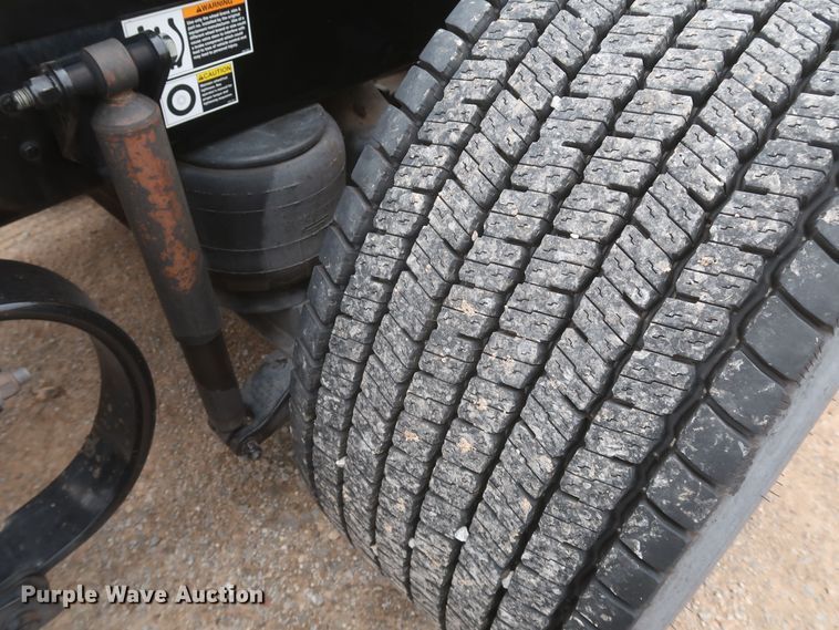 image for item KR9821 2017 Peterbilt 579  semi truck