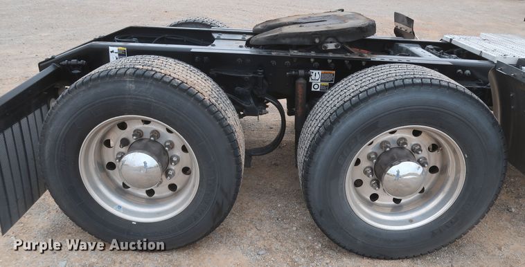 image for item KR9821 2017 Peterbilt 579  semi truck