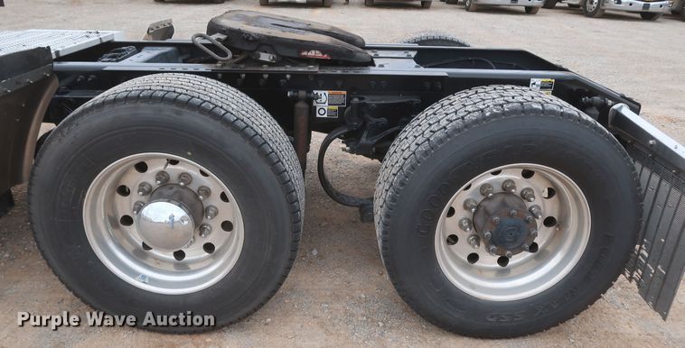 image for item KR9821 2017 Peterbilt 579  semi truck