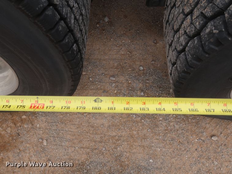 image for item KR9821 2017 Peterbilt 579  semi truck