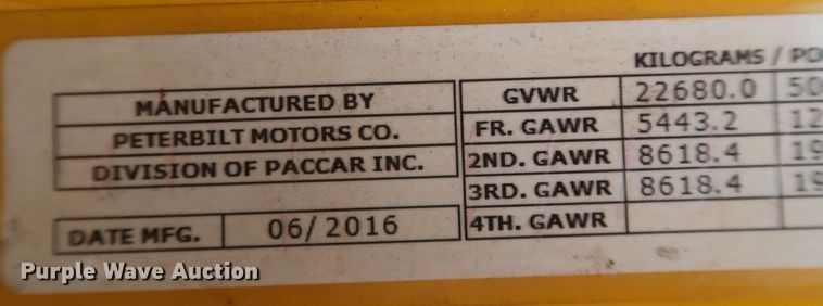 image for item KR9821 2017 Peterbilt 579  semi truck